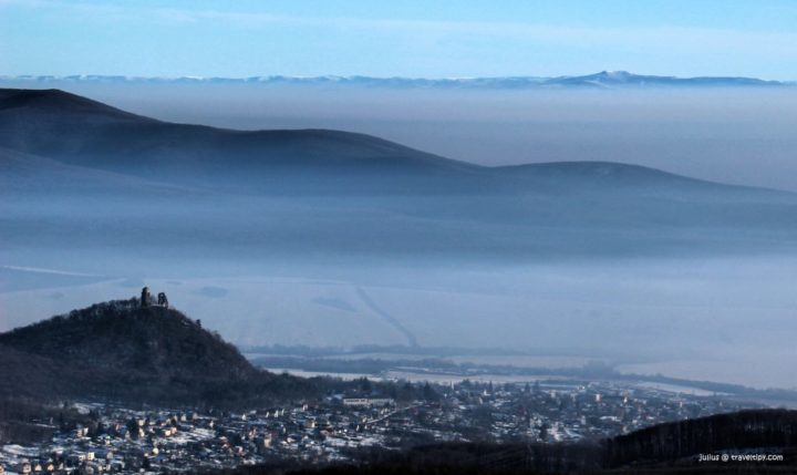 Výhľad z Bradla na Slanec, vlny Bogoty, Východné Karpaty a sopku Vihorlat, Košický kraj, Slovensko