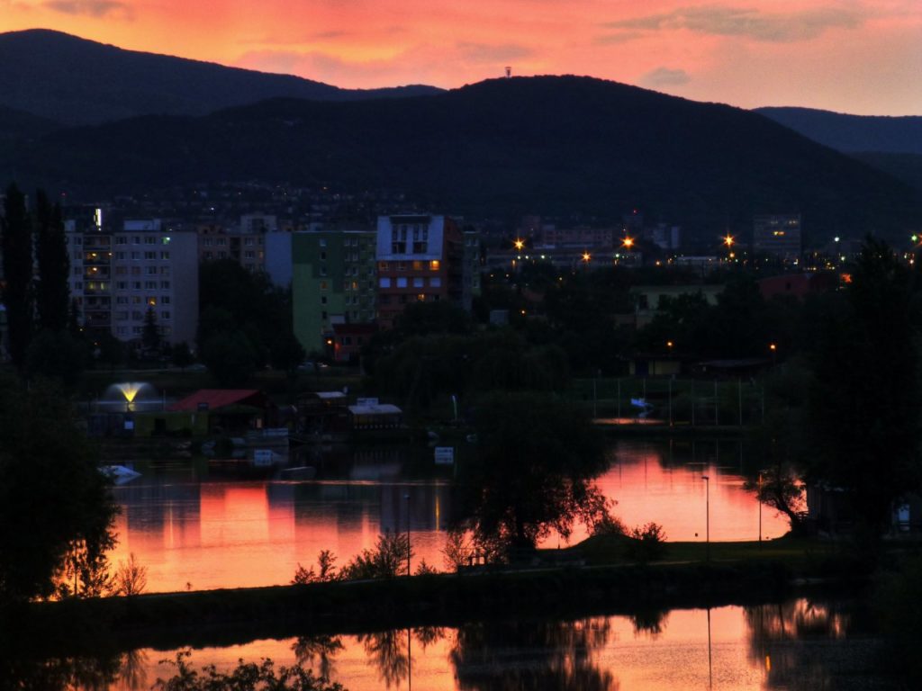 Jazero, Kam do mesta Kosice