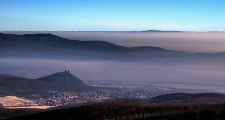 Vihorlat a hrad Slanec z vrcholu Bradlo, Slanské vrchy